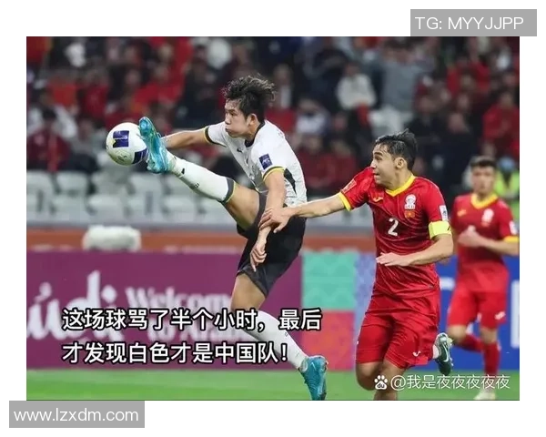 中国足球球星踢飞球事件解析引发的争议与反思 中国足球球星踢飞球事件解析引发的争议与反思