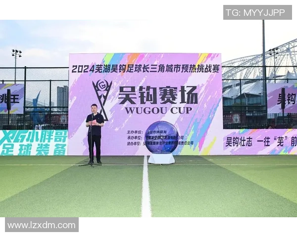 吴钩：从足球新星到国内外赛场的耀眼之光